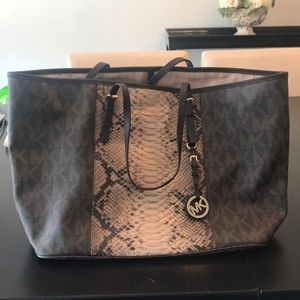 Micheal Kors Travel Tote